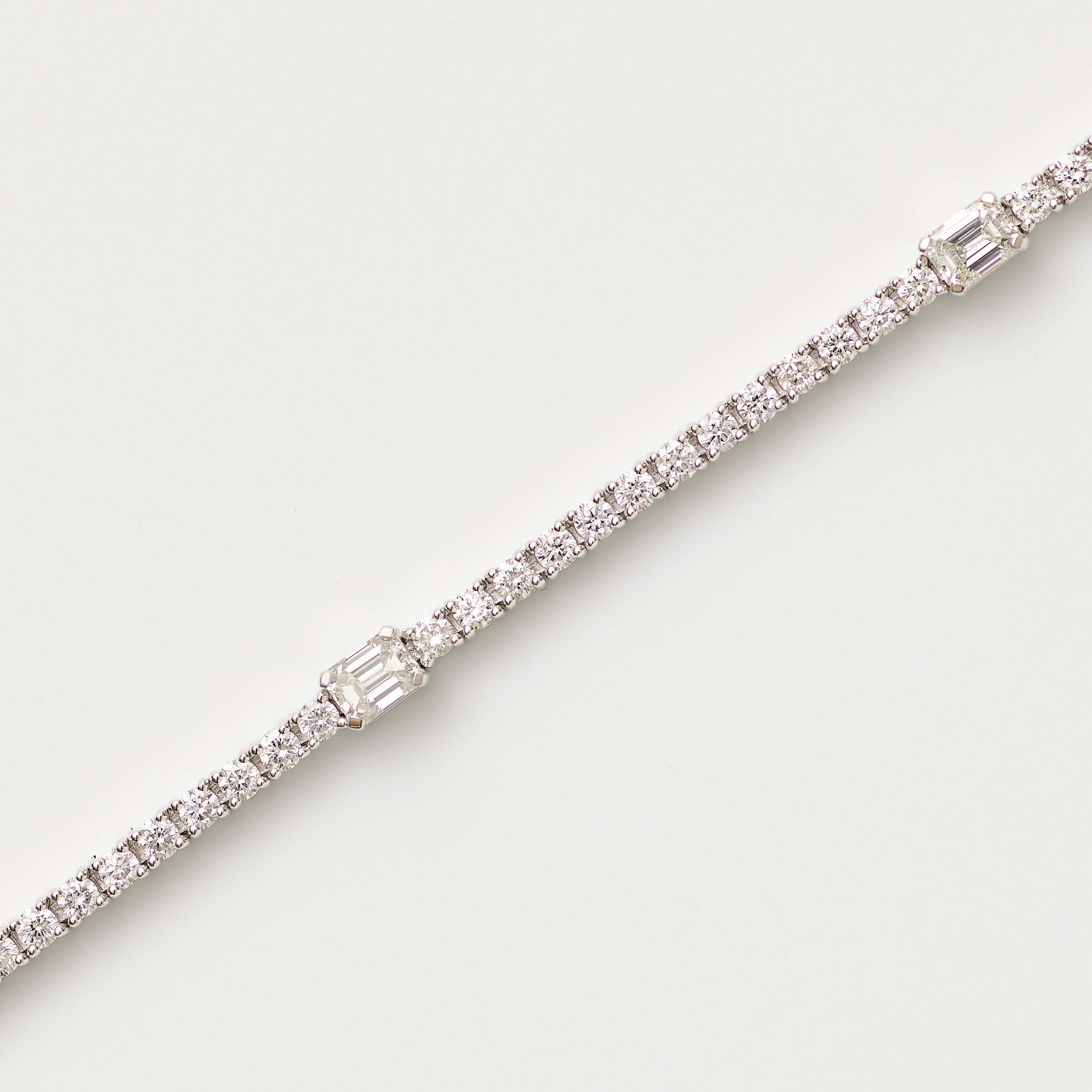 Round-Brilliant & Baguette Diamond Tennis Bracelet