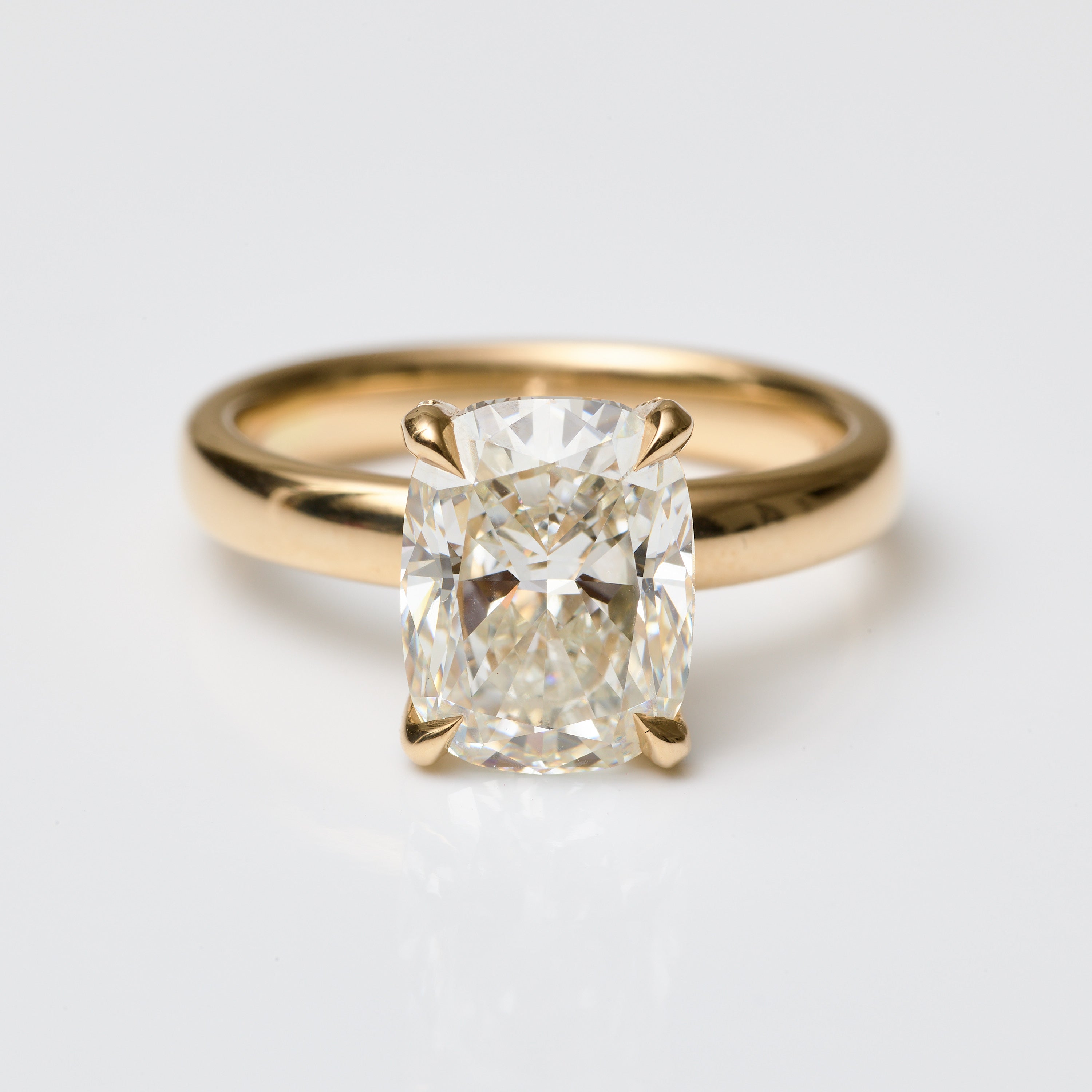 Cushion Lab Diamond Maxi Solitaire Ring