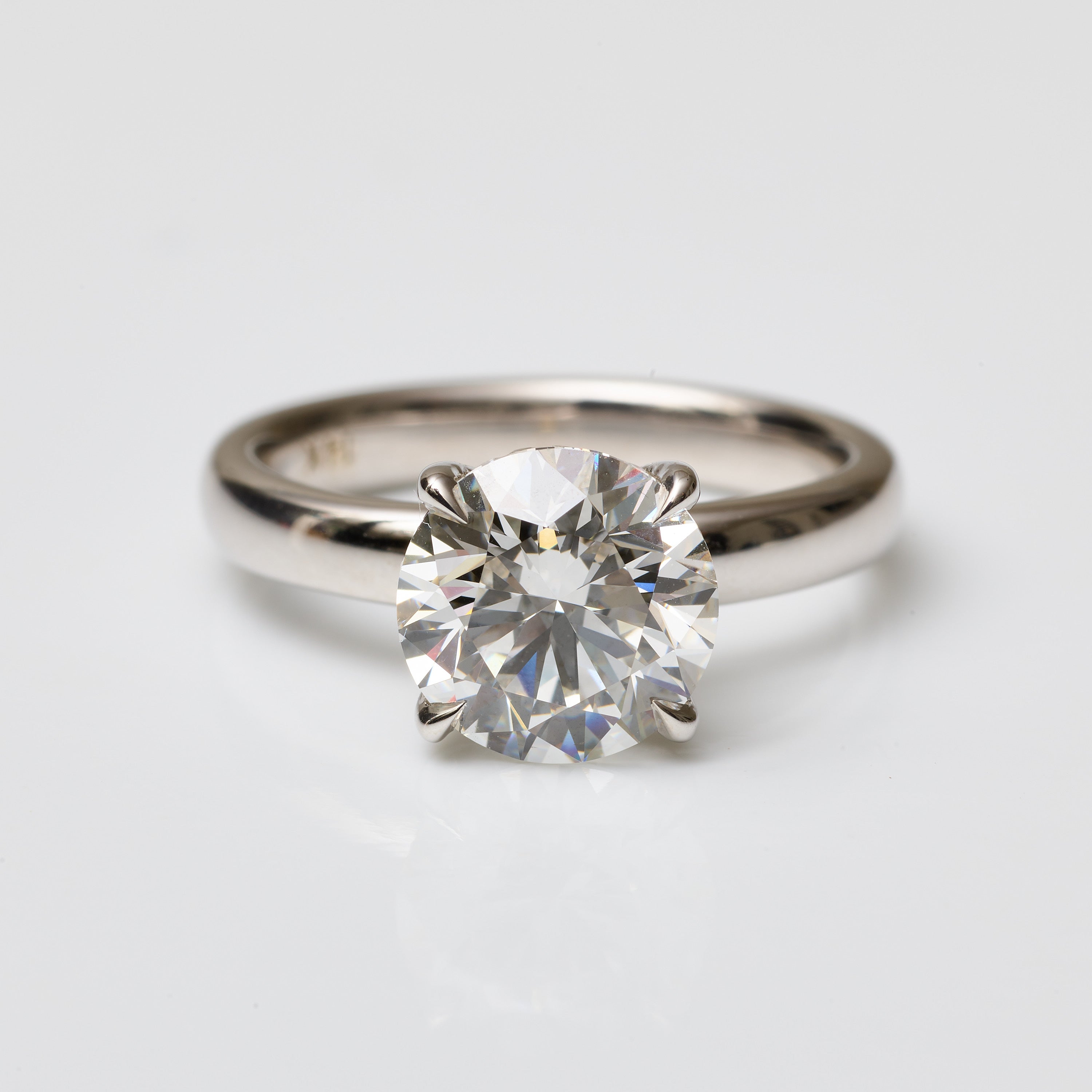 Round-Brilliant Lab Diamond Maxi Solitaire Ring